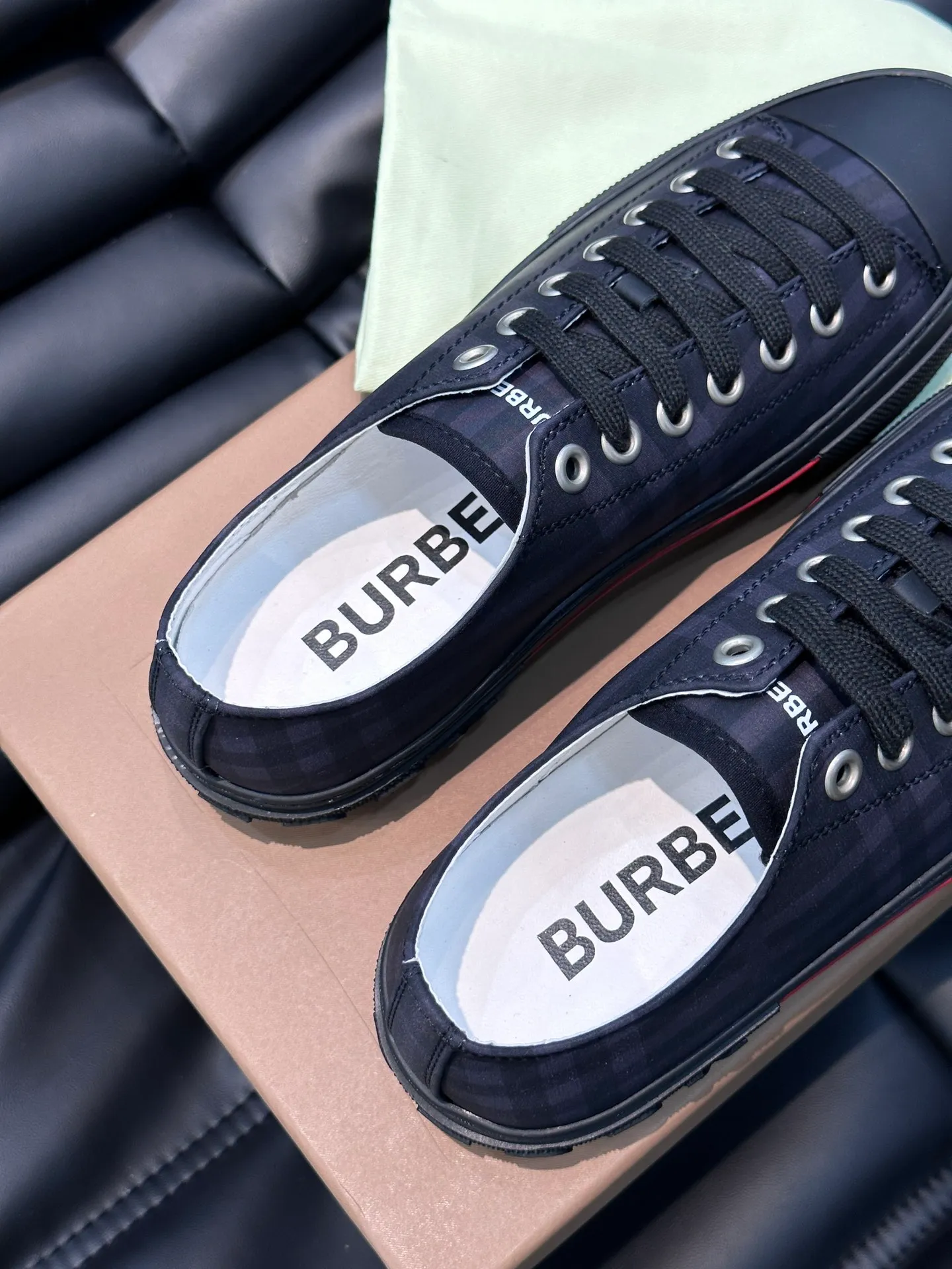 Men's shoes 💰p380 "BURBERR*" men's classic low-top sneakers, reinterpreted with Vintage retro plaid cotton material and decorated with a new brand logo. First-layer sheepskin lining, embossed Burberry lettering logo on the heel, T men's shoes 💰pU original outsole! Size: 38-44 (45 customized)